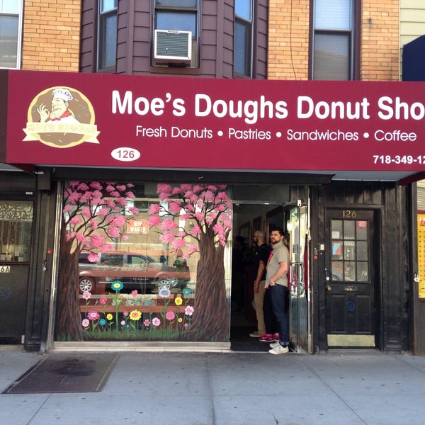 4/18/2015 tarihinde Lauren B.ziyaretçi tarafından Moe’s Doughs'de çekilen fotoğraf