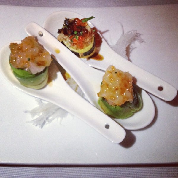 Das Foto wurde bei Bento Sushi Restaurant von artemisia am 12/4/2012 aufgenommen