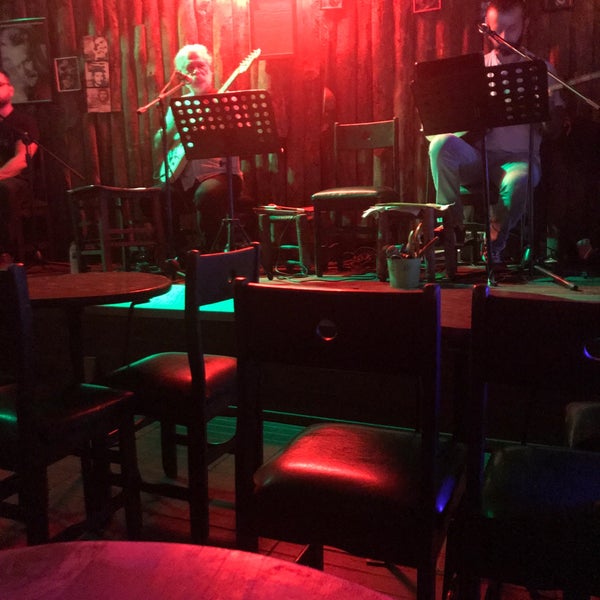 Foto diambil di Çello Cafe &amp; Bar oleh Shndmla pada 8/18/2019