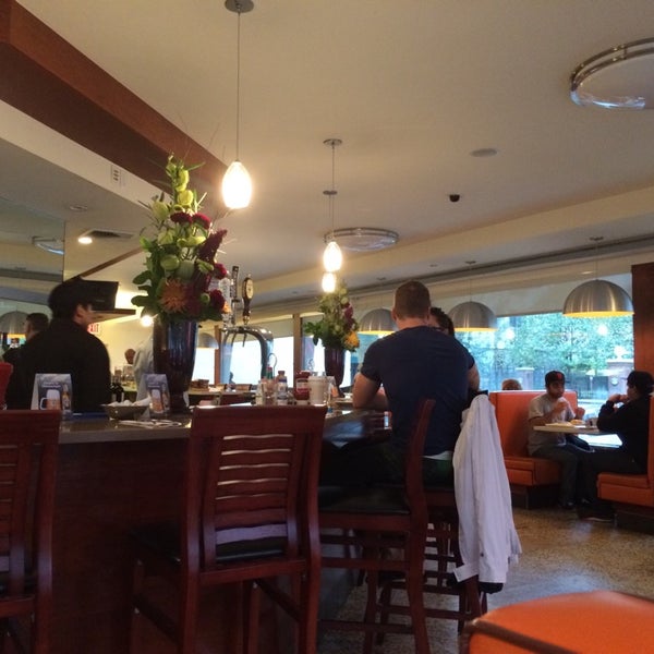 10/4/2014 tarihinde Cameron M.ziyaretçi tarafından Market Diner'de çekilen fotoğraf