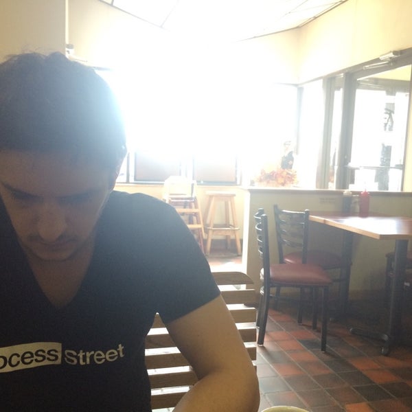 9/29/2014にCameron M.がDempsey&#39;s Breakfast and Lunchで撮った写真