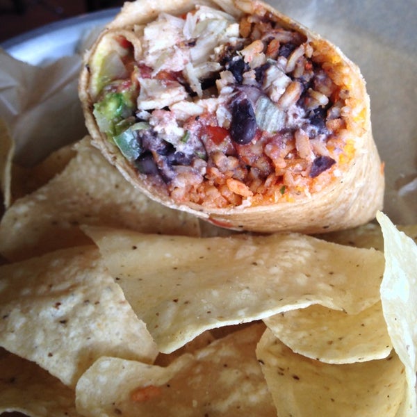 5/17/2014 tarihinde Matthew F.ziyaretçi tarafından The Whole Enchilada Fresh Mexican Grill'de çekilen fotoğraf