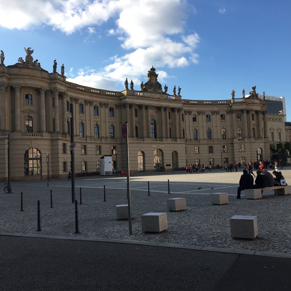 Foto tirada no(a) Humboldt-Universität zu Berlin por Joey H. em 10/7/2019