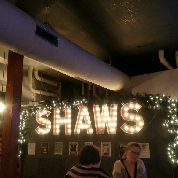 รูปภาพถ่ายที่ Shaw&#39;s Tavern โดย Jimmy T. เมื่อ 12/20/2016
