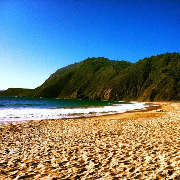 Photo taken at Playa Grande Quintay by Leonardo Z. on 3/10/2013