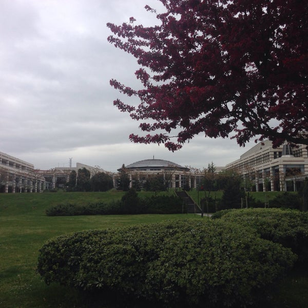 Photo taken at Sabancı Üniversitesi by şadiye y. on 4/10/2019