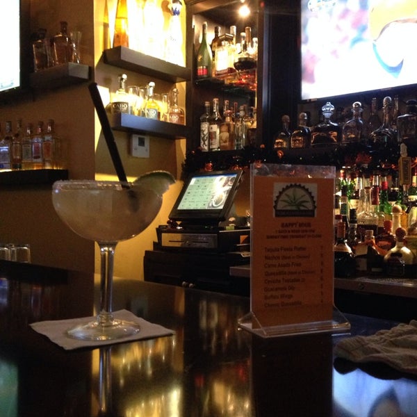 10/29/2013 tarihinde Gaston H.ziyaretçi tarafından Tequilas Cantina and Grill'de çekilen fotoğraf