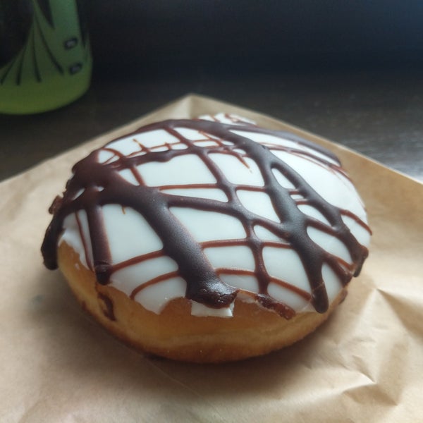Foto tomada en Sugar Shack Donuts &amp; Coffee  por Ben S. el 7/31/2019