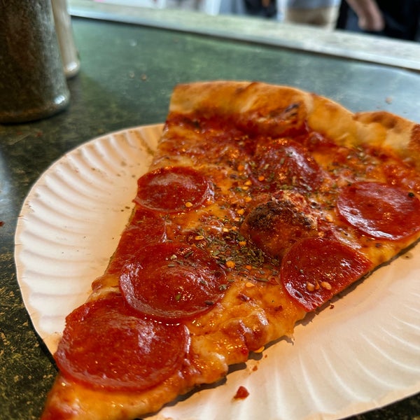 Photo taken at Joe&#39;s Pizza by Alan Z. on 8/8/2023