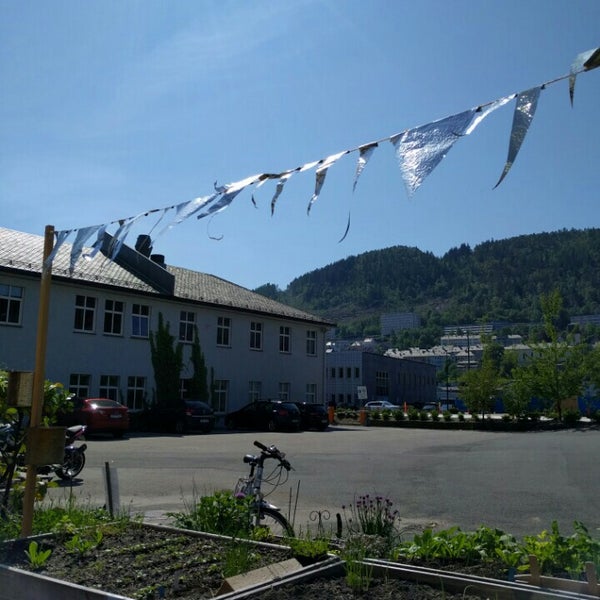 Photo taken at Bergen Kaffebrenneri by Kjetil R. on 6/3/2016