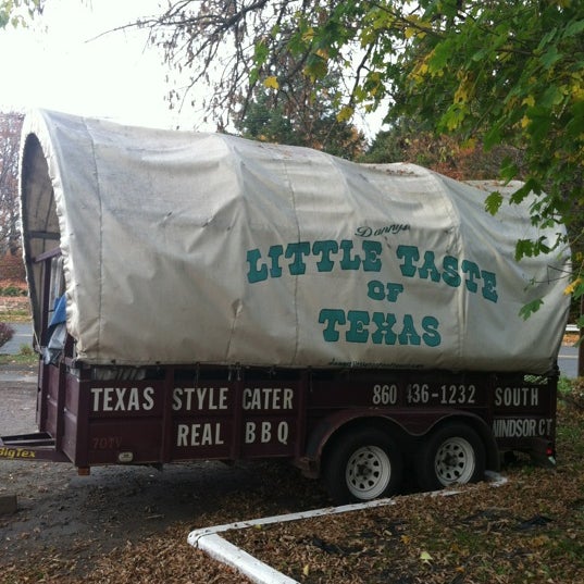 Foto diambil di Danny&#39;s Little Taste of Texas oleh Cynde O. pada 10/25/2012