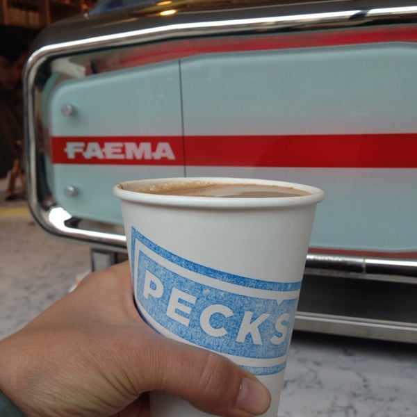 Foto tirada no(a) Peck’s Food por thecoffeebeaners em 4/29/2014