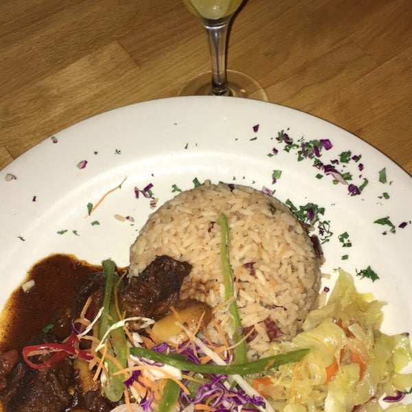 5/21/2016 tarihinde Kristine Nicole M.ziyaretçi tarafından Suede: Modern Caribbean Cuisine'de çekilen fotoğraf