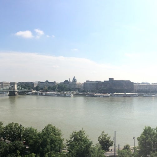 6/8/2018 tarihinde Bánki Tamás #LinkedinByTamasziyaretçi tarafından Lanchid 19 Design Hotel Budapest'de çekilen fotoğraf