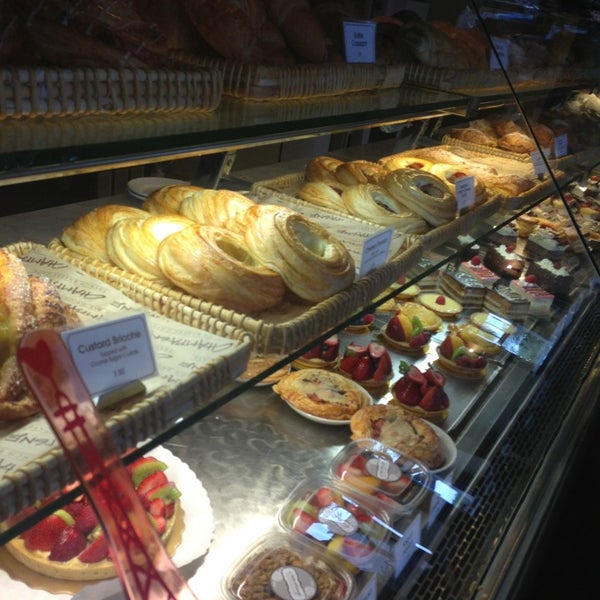 6/8/2013にGerry M.がChampagne French Bakery Cafeで撮った写真