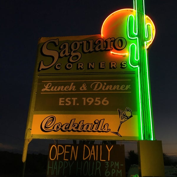 Foto scattata a Saguaro Corners Restaurant &amp; Bar da Gary M. il 10/8/2015