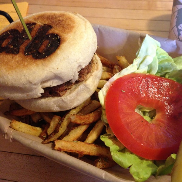 5/9/2013にGary M.がDiablo Burgerで撮った写真