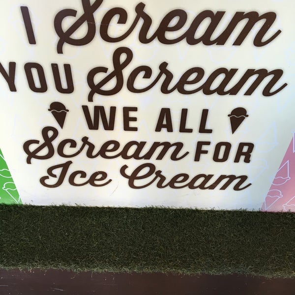 Foto diambil di The Screamery Hand Crafted Ice Cream oleh Gary M. pada 12/15/2015