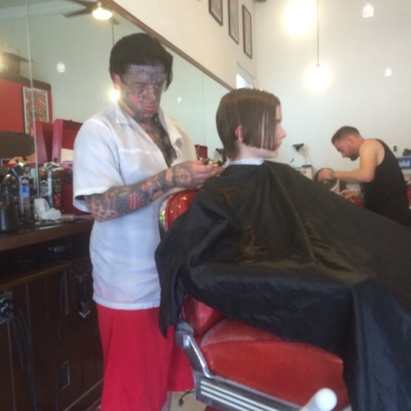 Foto scattata a Old Glory Barbershop and Tattoo da Carlos S. il 7/27/2014