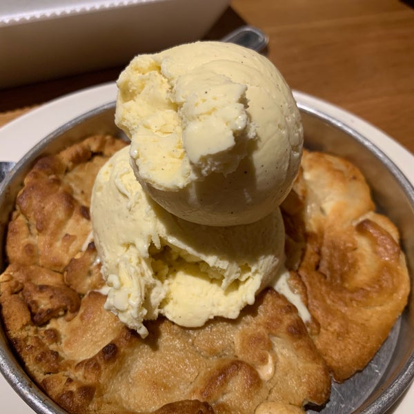 Photo taken at BJ&#39;s Restaurant &amp; Brewhouse by Trisha D. on 4/21/2019