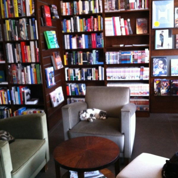 1/5/2013에 Hulya님이 Bookish Store에서 찍은 사진