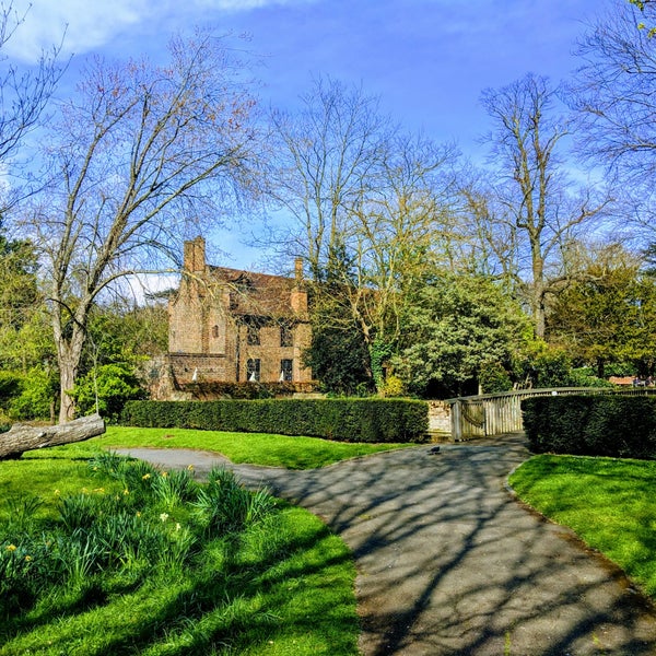 รูปภาพถ่ายที่ Tudor Barn Eltham โดย Karl B. เมื่อ 4/14/2019