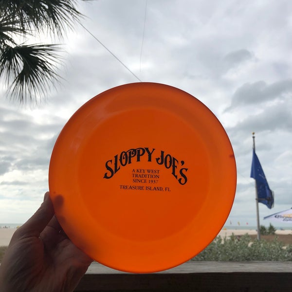 Foto scattata a Sloppy Joe&#39;s On The Beach da Niklas W. il 12/26/2019