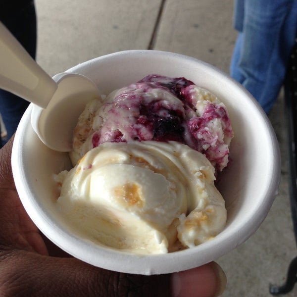 Photo taken at Jeni&#39;s Splendid Ice Creams by Jason S. on 4/13/2013