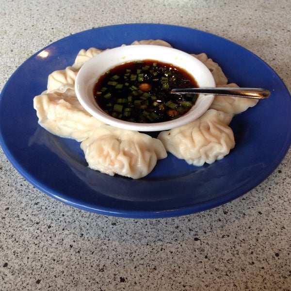 Снимок сделан в Blue Koi Noodles &amp; Dumplings пользователем Elizabeth L. 4/4/2014