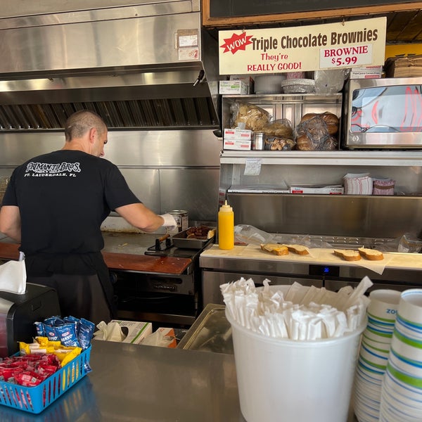 Primanti Brothers Pizza Grill Pizzeria in Central Beach