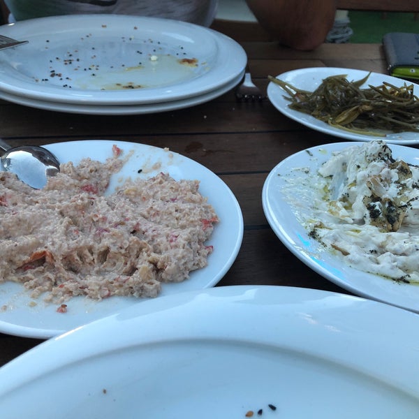 Снимок сделан в Çakıl Restaurant - Ataşehir пользователем Figen H. 7/7/2018