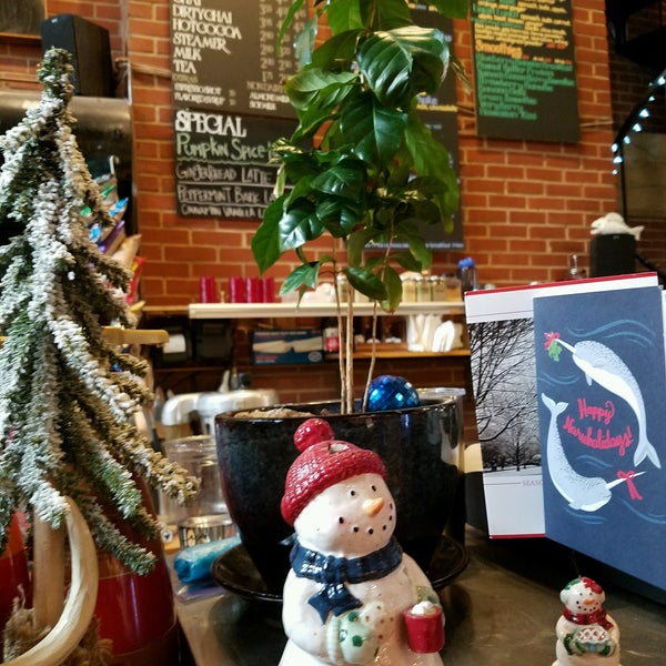 Foto tirada no(a) City Market Coffee Roasters por Carolyn A. em 12/24/2016