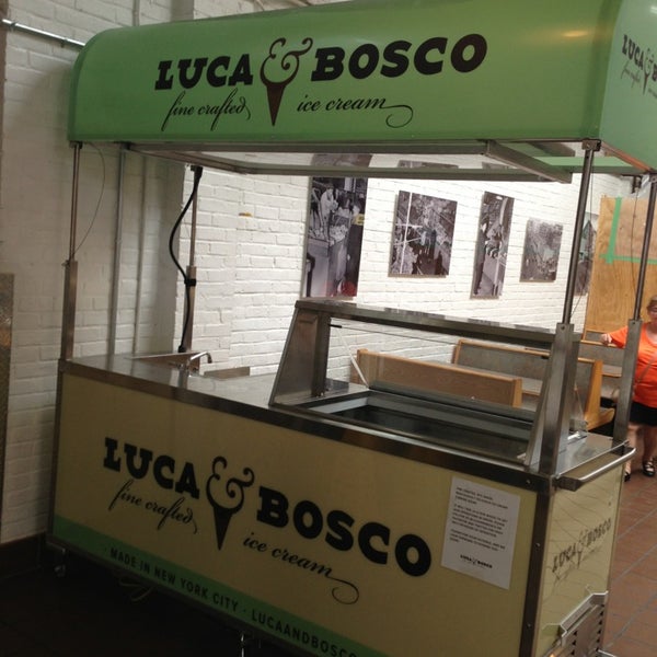 รูปภาพถ่ายที่ Luca &amp; Bosco Ice Cream โดย Catherine O. เมื่อ 7/24/2013