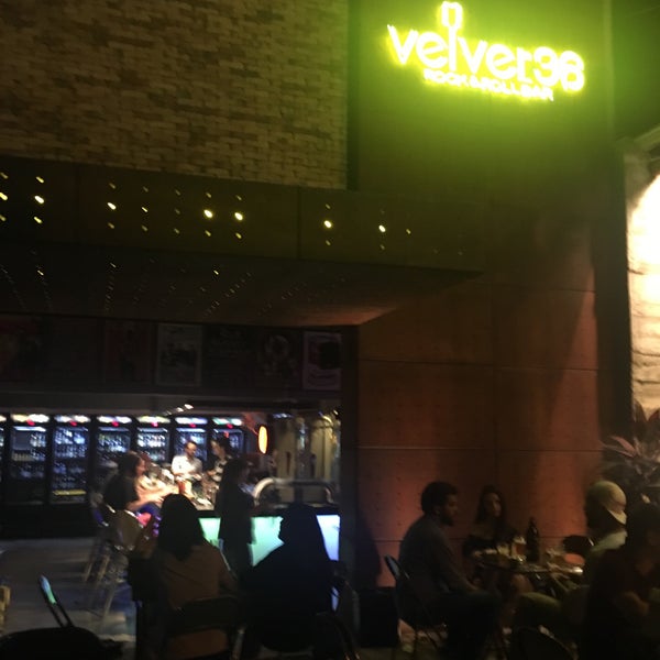Foto tomada en Velvet36 Rock&#39;n Roll Bar  por Felipe Renan D. el 6/4/2016