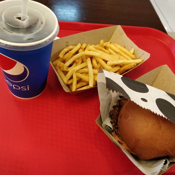 7/17/2019 tarihinde Mykhailo D.ziyaretçi tarafından My! Burgers &amp; Fries'de çekilen fotoğraf