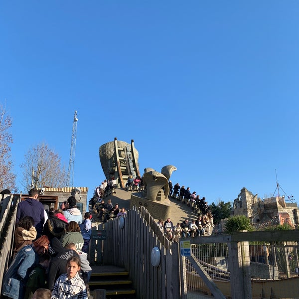 Photo taken at Chessington World of Adventures Resort by Turki A. on 3/19/2022