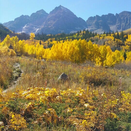 Photo taken at Maroon Bells Guide &amp; Outfitters by Dyah Ayuni W. on 9/26/2015