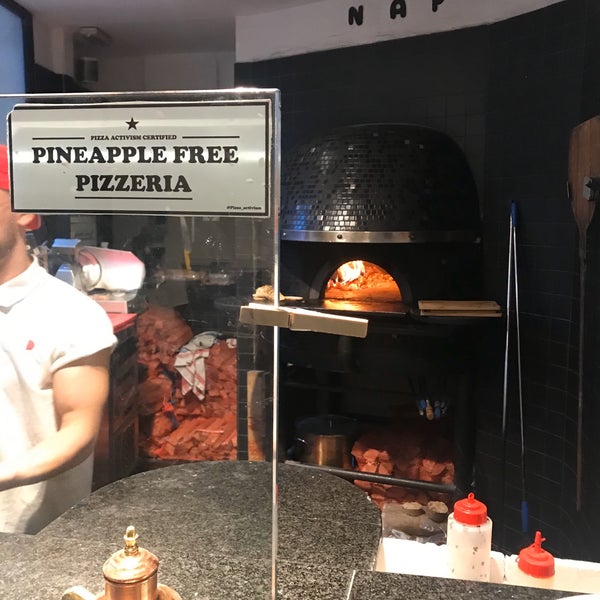 12/27/2019 tarihinde Yaron K.ziyaretçi tarafından NAP Neapolitan Authentic Pizza'de çekilen fotoğraf