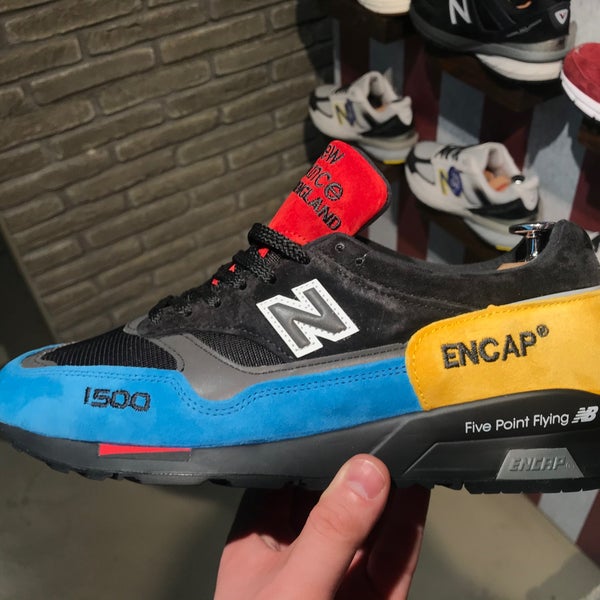 El actual bobina localizar New Balance - Sporting Goods Retail en Barcelona