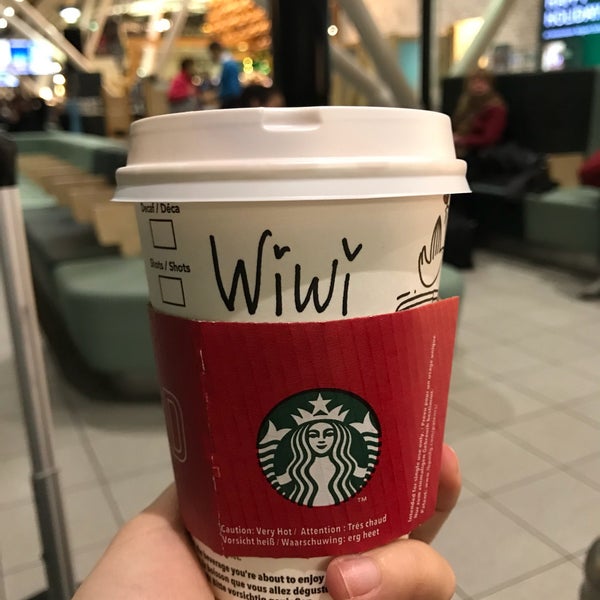 12/24/2017 tarihinde Wiwi K.ziyaretçi tarafından Starbucks'de çekilen fotoğraf