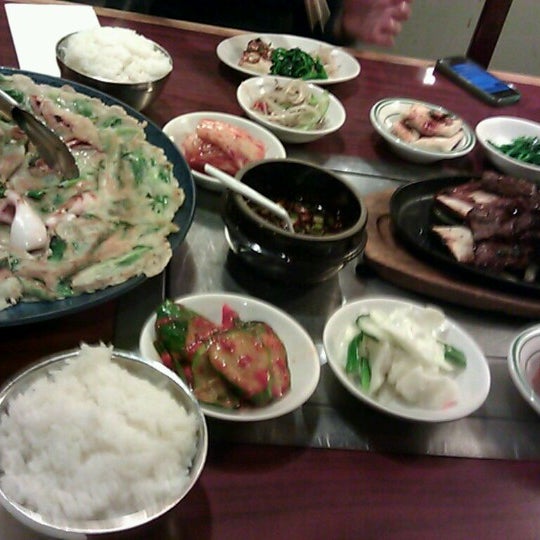 Снимок сделан в Seoul Garden Restaurant пользователем Stevie V. 11/20/2012