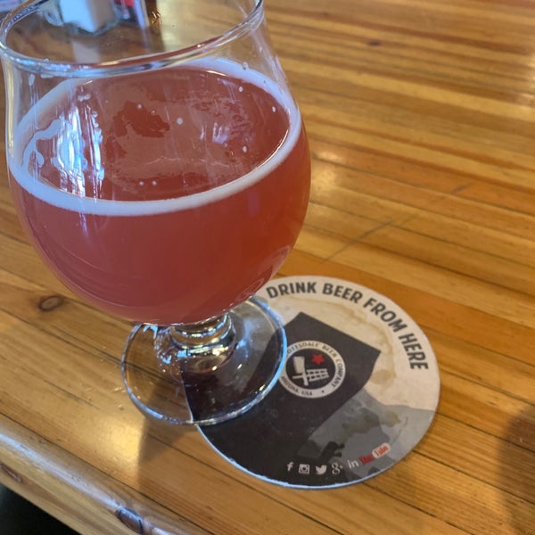 Photo taken at Scottsdale Beer Company by Cassmosphere on 6/1/2019