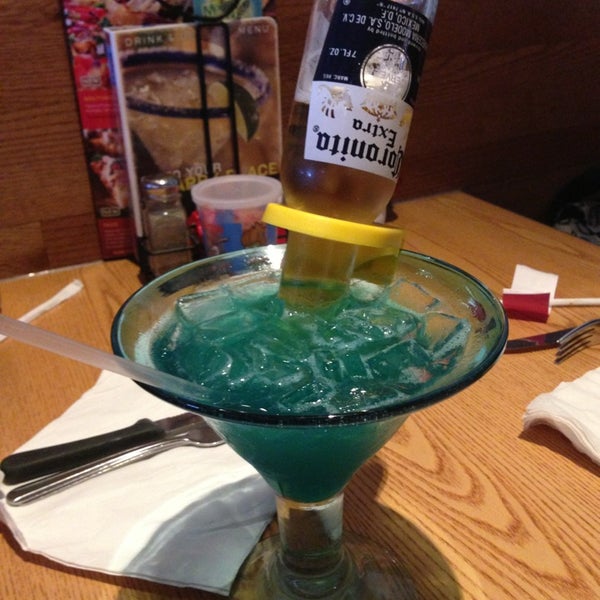 Photo taken at Chili&#39;s Grill &amp; Bar by Arielle F. on 5/24/2013