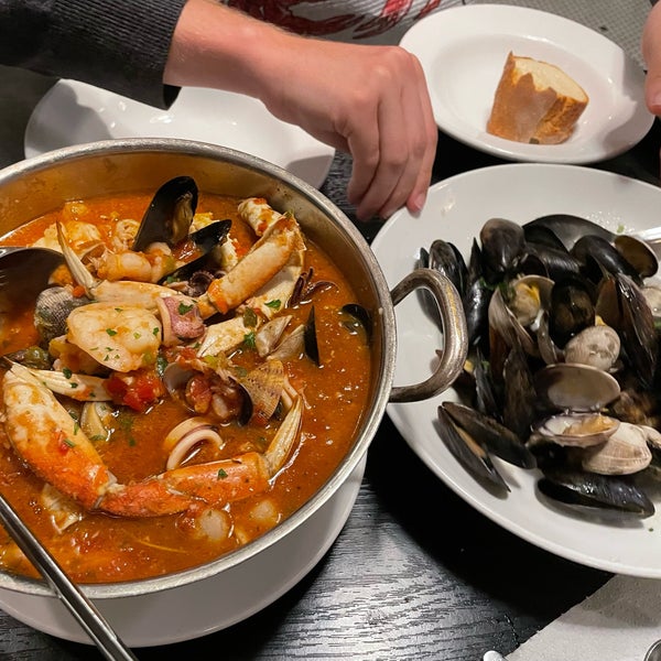 Foto tomada en Sotto Mare Oysteria &amp; Seafood Restaurant  por Celenita el 8/28/2022
