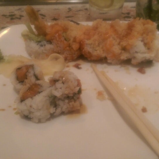 Das Foto wurde bei Tokyohana Grill &amp; Sushi Bar von Adrienne C. am 12/22/2014 aufgenommen