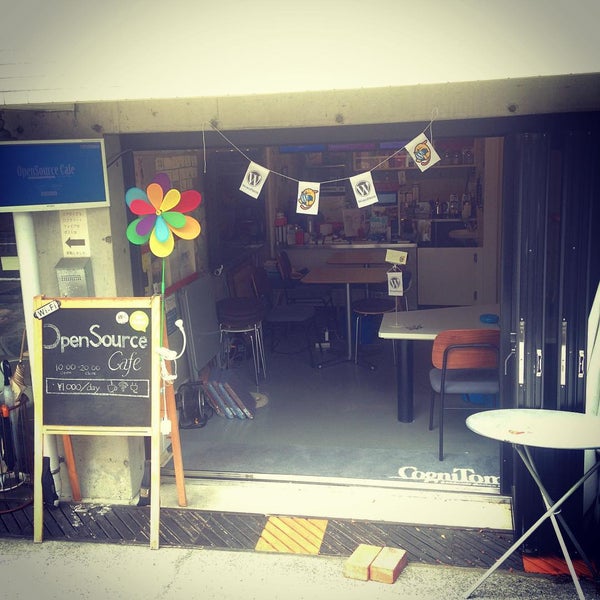 Foto tomada en Shimokitazawa OpenSource Cafe  por Mayo M. el 8/25/2015