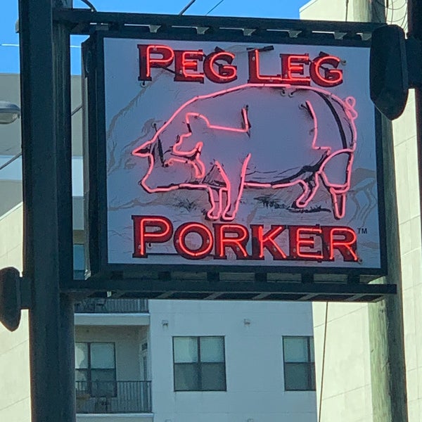 รูปภาพถ่ายที่ Peg Leg Porker โดย Deetz R. เมื่อ 11/10/2019