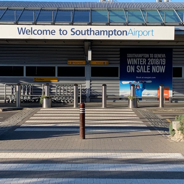 Foto tirada no(a) Southampton Airport (SOU) por Deetz R. em 5/13/2019
