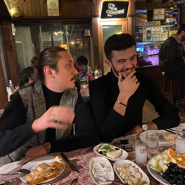 Foto tirada no(a) Safir Konak Hotel &amp; Restaurant por Mehmet U. em 10/31/2020