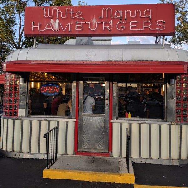 8/24/2019にYuriy R.がWhite Manna Hamburgersで撮った写真